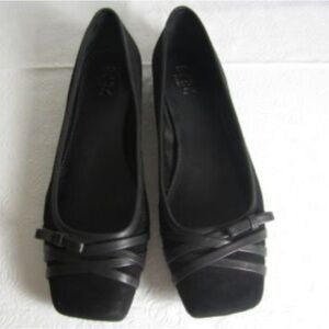 BCBG PARIS BLACK SUEDE/LEATHER FLAT SHOES 81/2
38 1/2